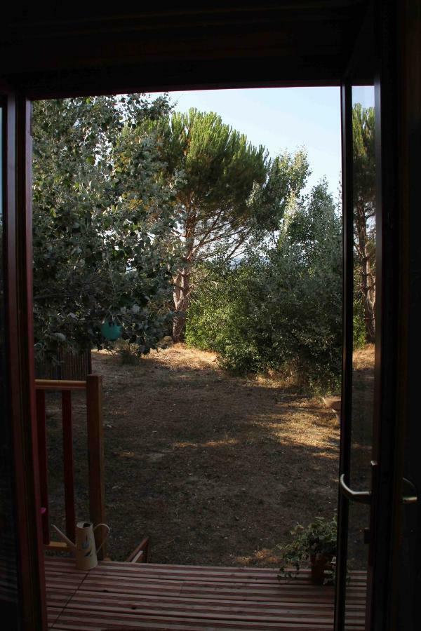 Roulotte Aux Peupliers Hotel La Tour-dʼAigues Exterior foto